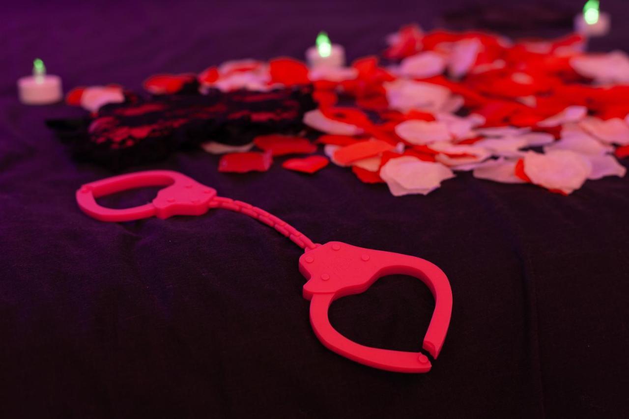 Love Room Avec Balneo Toulon Exterior foto