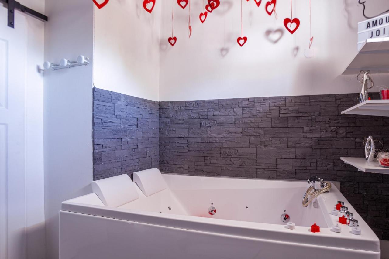 Love Room Avec Balneo Toulon Exterior foto